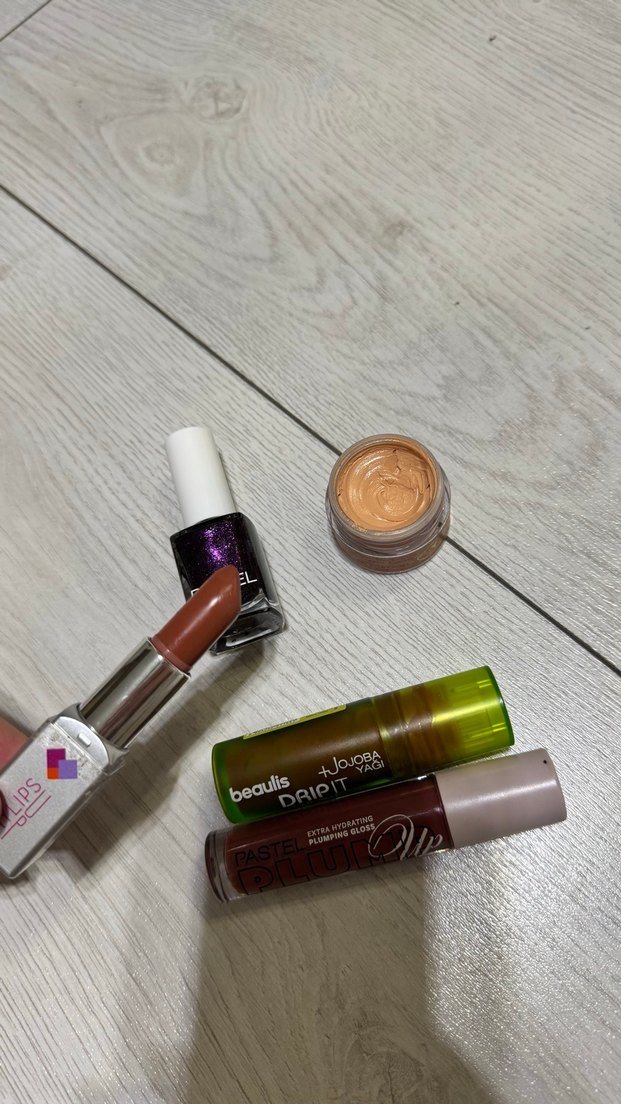 Pastel Mor simli Oje kapatıcısı ve Dudak Ürünleri Seti - Görsel 2