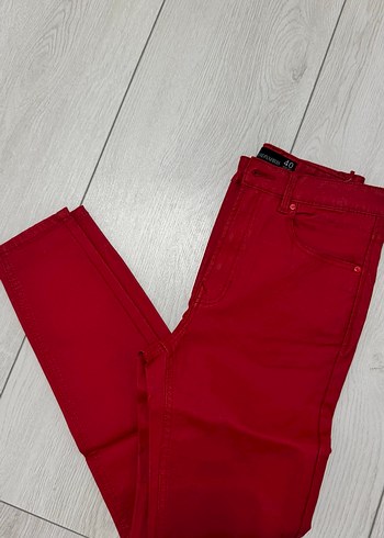 Parlak Kırmızı Stradivarius deri Pantolon 40 Beden - Görsel 2
