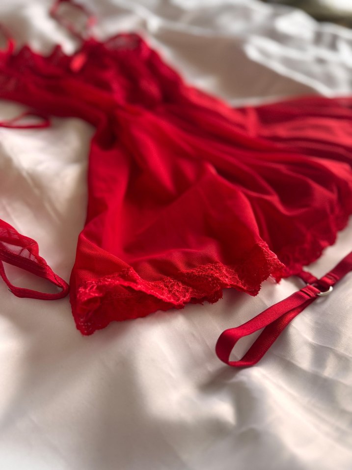 Kırmızı İşlemeli İp Askılı Midi Gecelik - Görsel 3