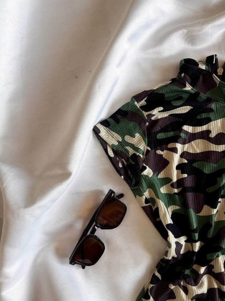 Kamuflaj Desenli Kısa Kadın Tulum - Görsel 3