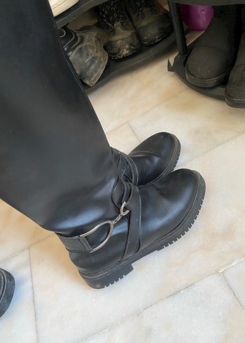 Kadın Siyah Deri Tokalı Dizüstü Biker Çizme bot