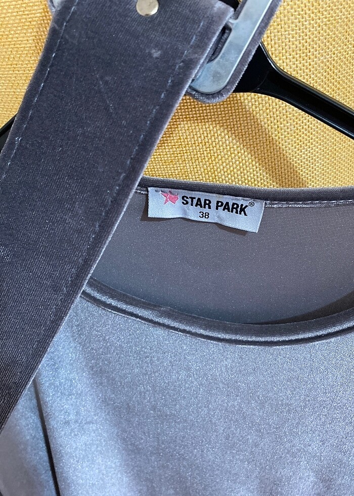 Kadife pilseli kemerli elbise - Görsel 3