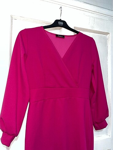 Pembe elbise