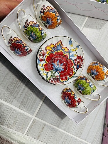 Çeşitli Japon gülü fincan setti stokta