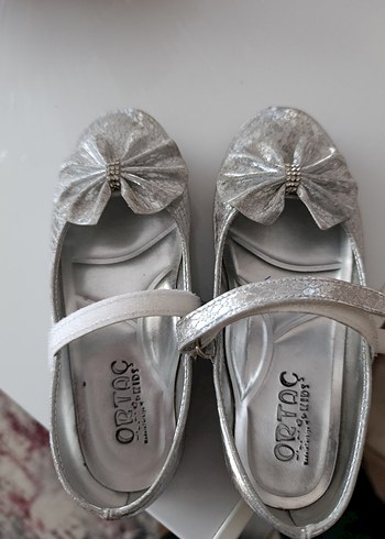 Gri Yılan Desenli Fiyonklu Kız Babet - Görsel 2