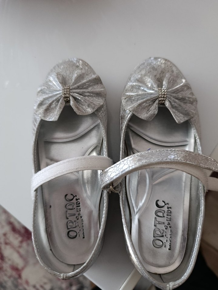 Gri Yılan Desenli Fiyonklu Kız Babet - Görsel 2