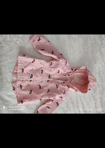 Kapüşonlu Pembe Baskılı Kız Yağmurluk