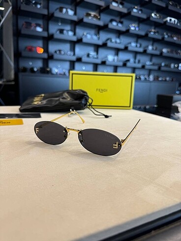  Beden Fendi Sunglasses