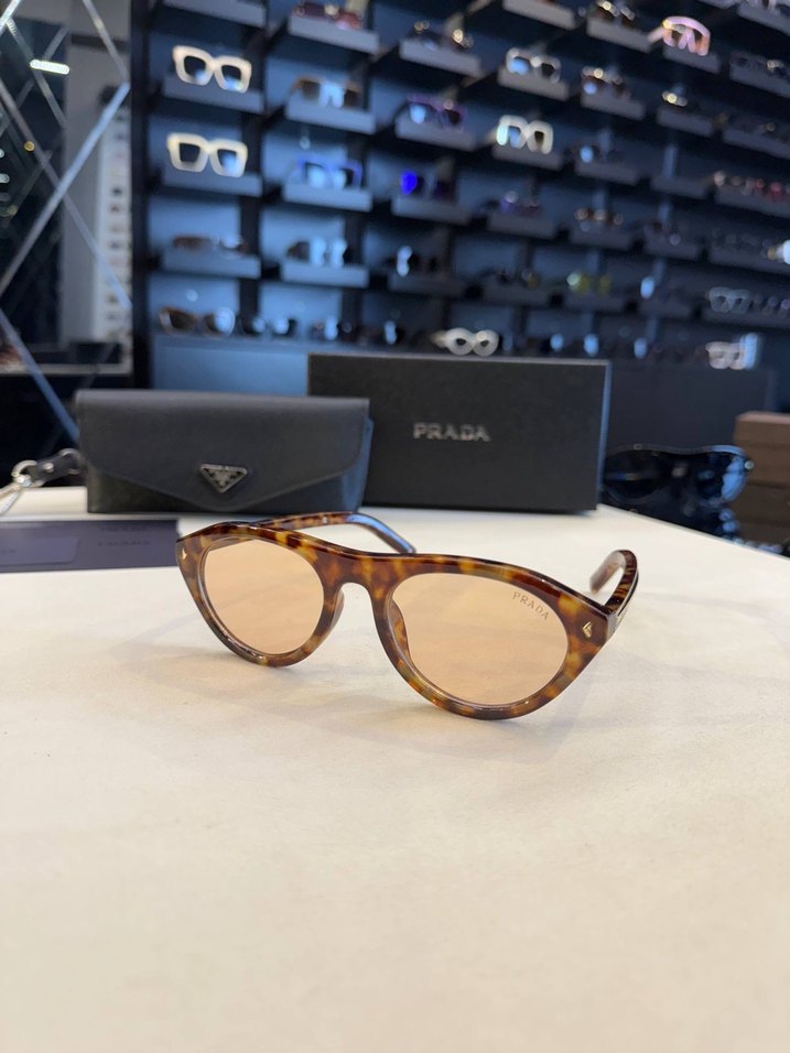 Prada Sunglasses - Görsel 3