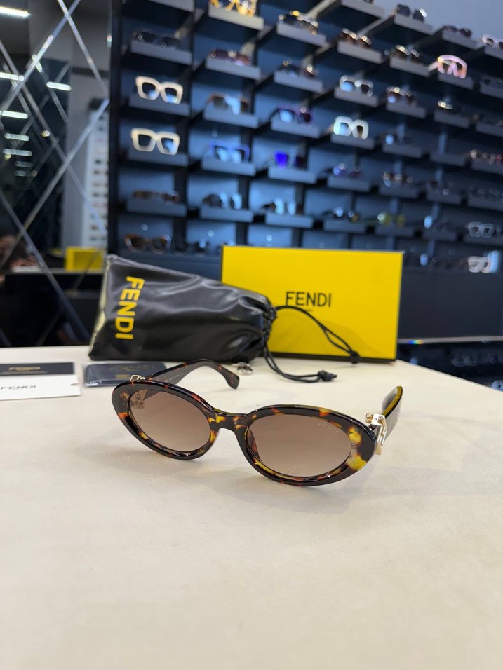 Fendi Sunglasses - Görsel 3