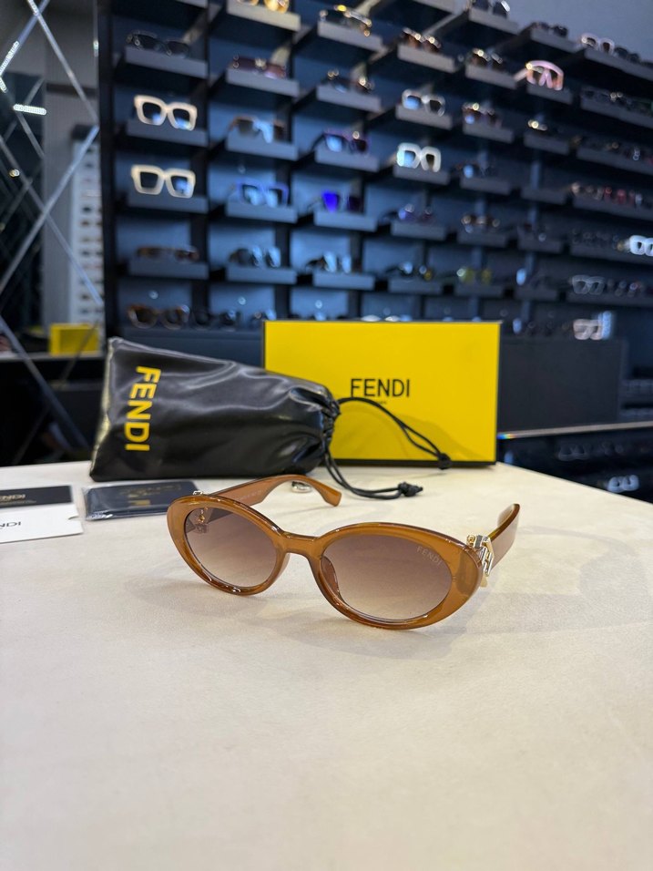 Fendi Sunglasses - Görsel 5