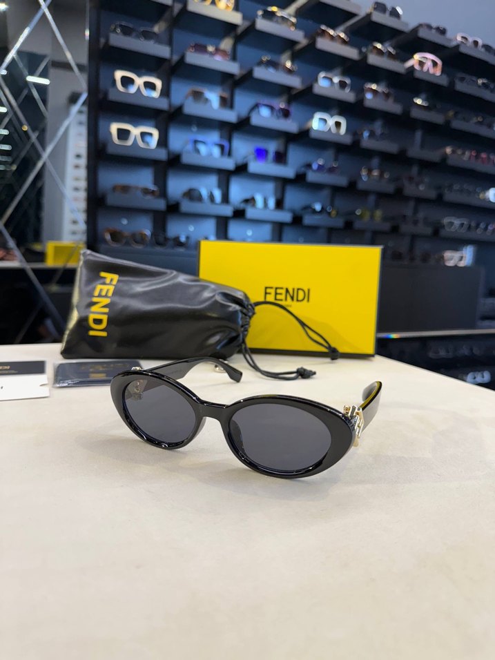 Fendi Sunglasses - Görsel 2