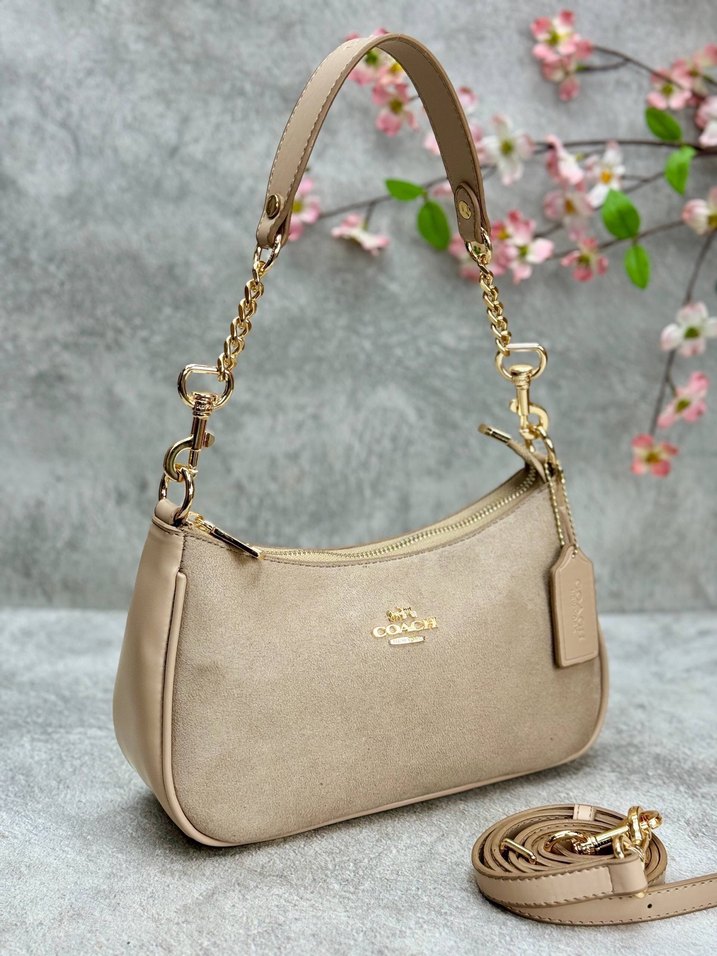 Coach - Teri Shoulder Bag In Signature Suede - Görsel 4
