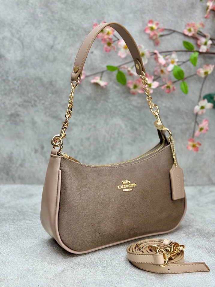 Coach - Teri Shoulder Bag In Signature Suede - Görsel 3