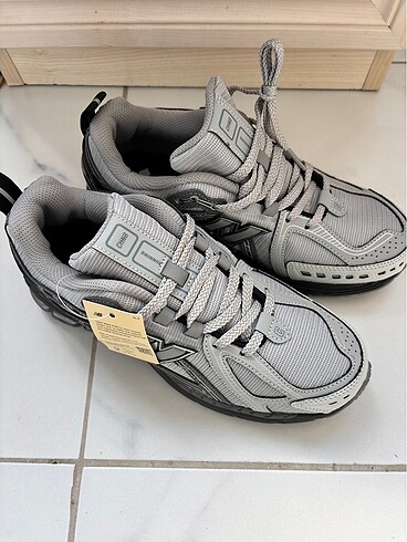 40 Beden New Balance 1906R