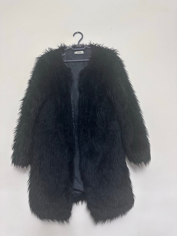 Uzun Siyah Kürk Detaylı Kadın kaban - Görsel 3