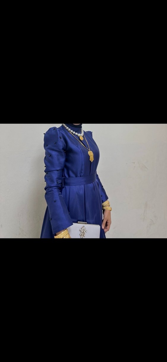 Kadın Mavi Piliseli kolları inci  Uzun Abiye Elbise - Görsel 3