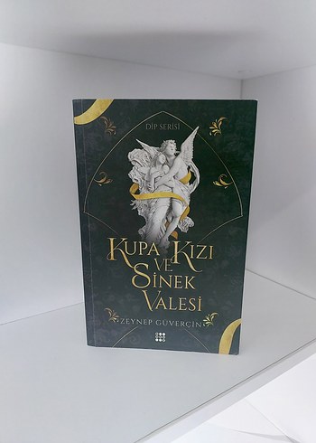 Kupa Kızı ve Sinek Valesi - Roman Kitap