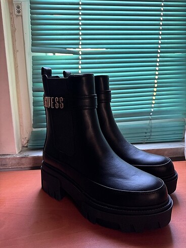 Guess kadın Bot