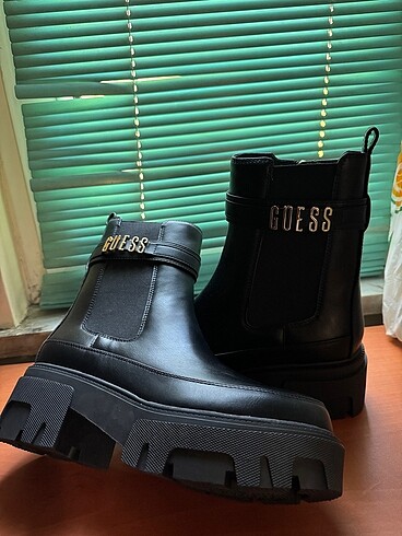 Guess Guess kadın Bot