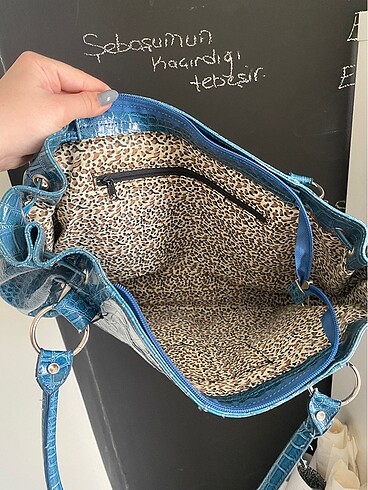 Beden vintage içi leoparlı mavi deri çanta