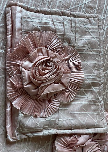 Pembe Nakışlı Yatak Örtüsü Seti - Görsel 4