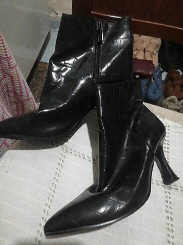 Nine West Bayan bot