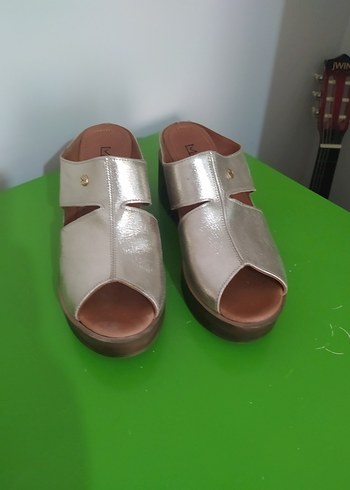 Bej Kadın Dolgu Topuklu Terlik