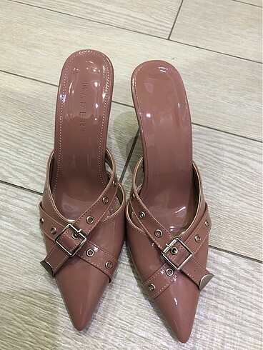 Diğer Rugan Stiletto