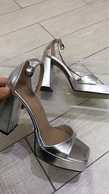 Kalın topuklu gümüş renk stiletto