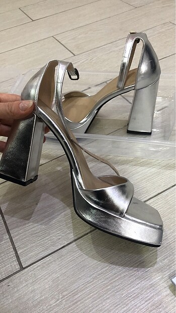 37 Beden Kalın topuklu gümüş renk stiletto