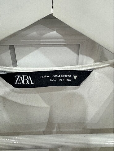 m Beden beyaz Renk Zara beyaz saten elbise