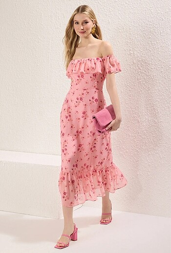 Pembe elbise