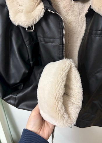 Kürklü Bej Detaylı Siyah Deri Ceket - Görsel 5