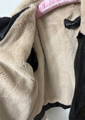 Kürklü Bej Detaylı Siyah Deri Ceket - Görsel 4