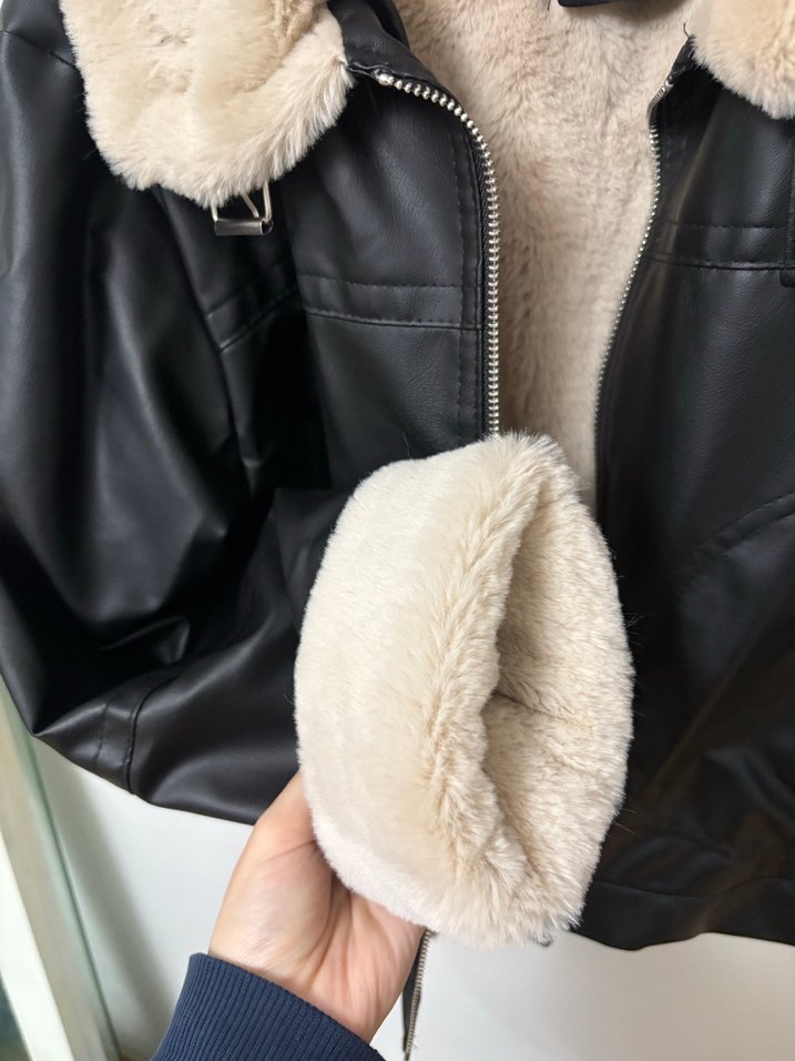 Kürklü Bej Detaylı Siyah Deri Ceket - Görsel 5