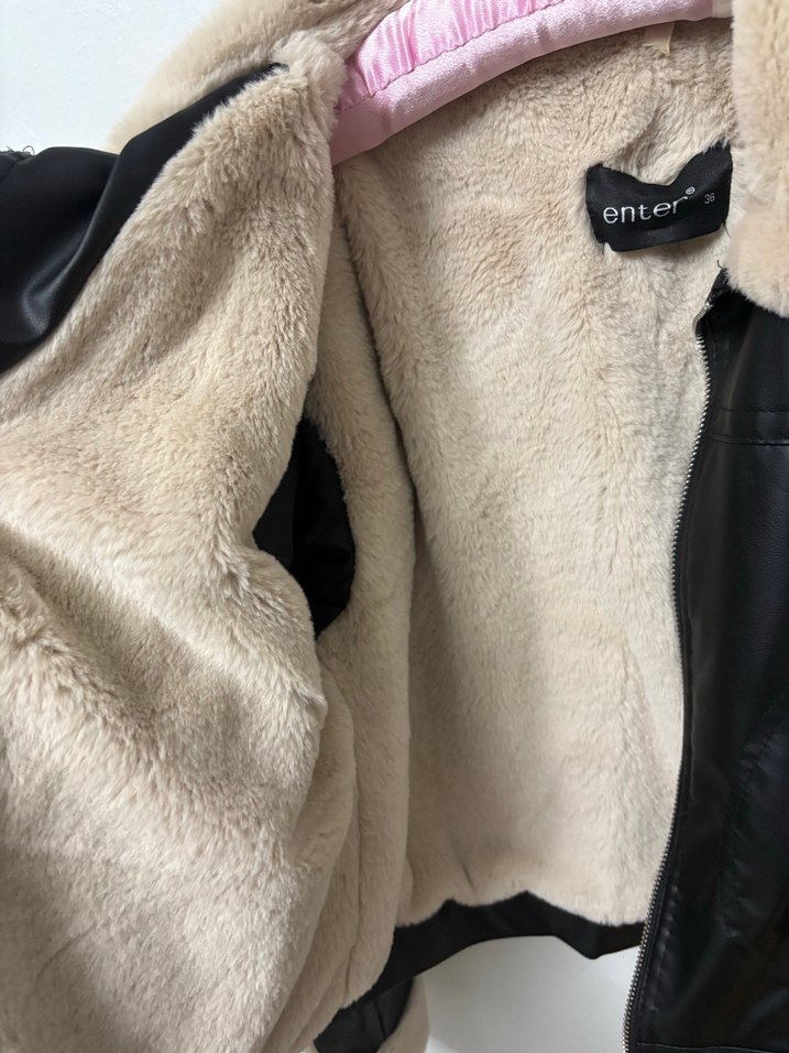 Kürklü Bej Detaylı Siyah Deri Ceket - Görsel 4