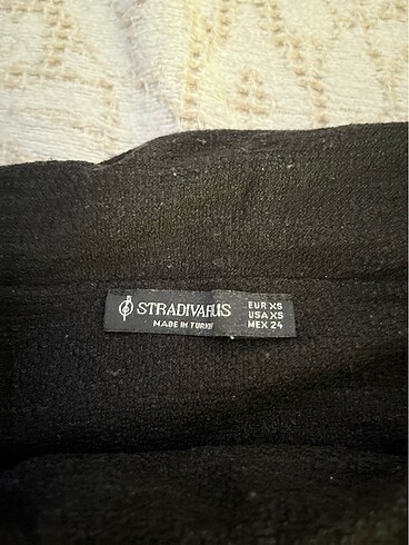Stradivarius Madonna yaka sıfır kol üst