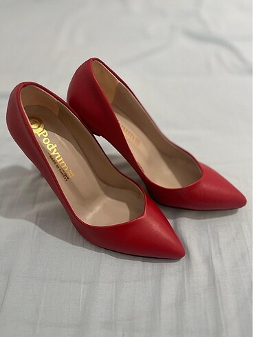 Kırmızı stiletto