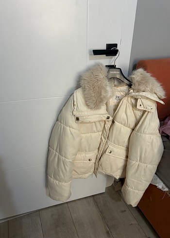 Beyaz Kürklü Kadın Kışlık Mont Mavi marka