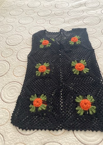 Diger Nakışlı Örgü Kadın Yelek tek fiyatıdır
