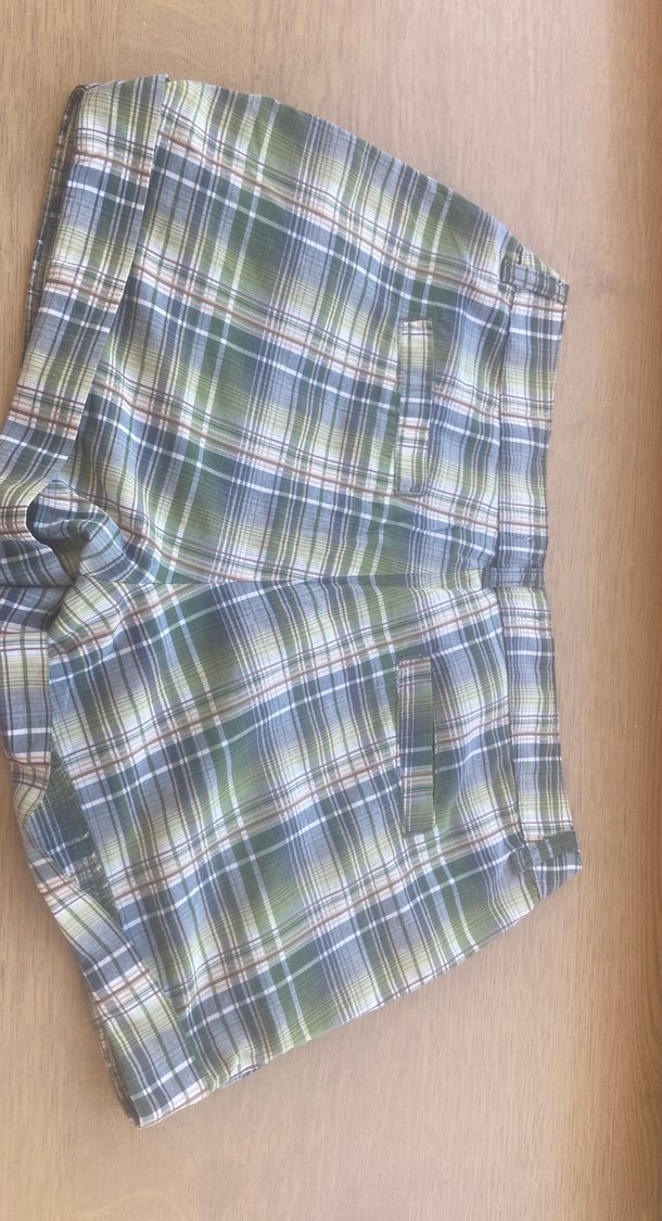 Düğmeli Yeşil Ekoseli Mini Şort - Görsel 3