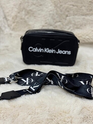 Calvin Klein Siyah Omuz Çantası