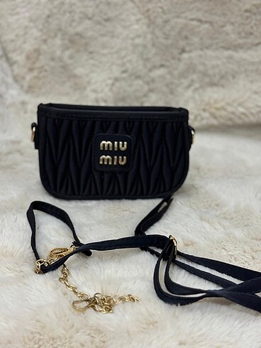 Miu Miu Siyah Omuz Çantası