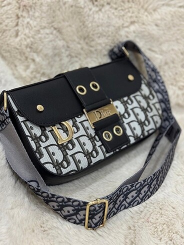 Dior Dior Yazı Detaylı Şık Omuz Çantası