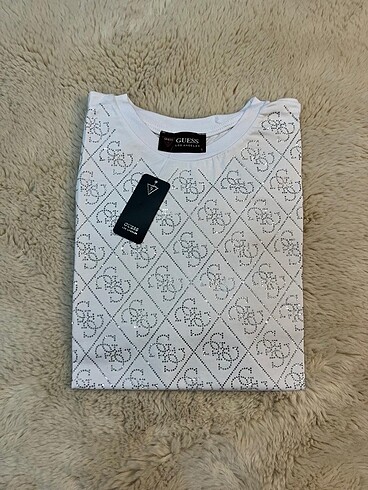 GUESS TAŞLI ŞIK TİŞÖRT