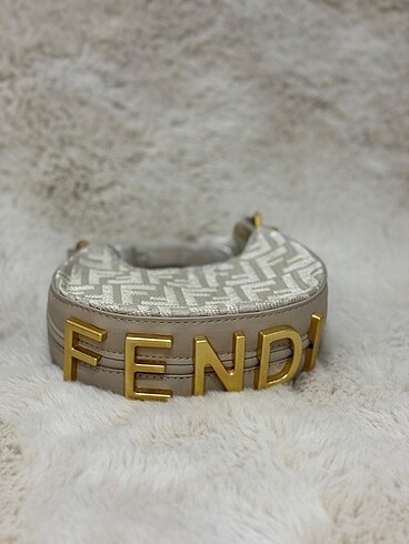 FENDİ OMUZ ÇANTASI