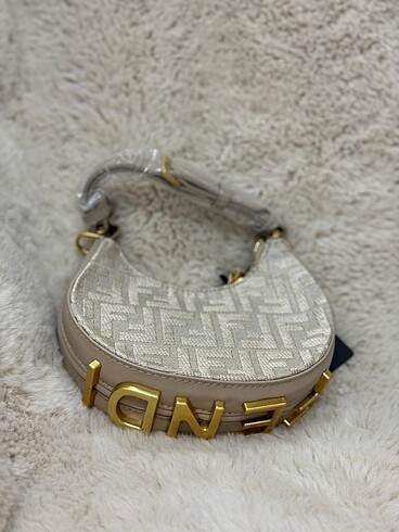 Beden FENDİ OMUZ ÇANTASI