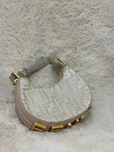 Fendi FENDİ OMUZ ÇANTASI