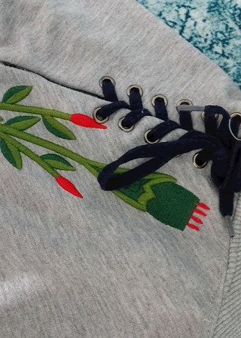 s Beden Gri Nakışlı Kadın Sweatshirt